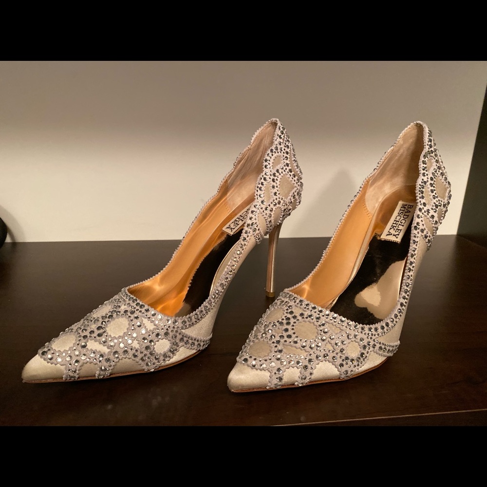 Embellished pointed toe bridal shoes